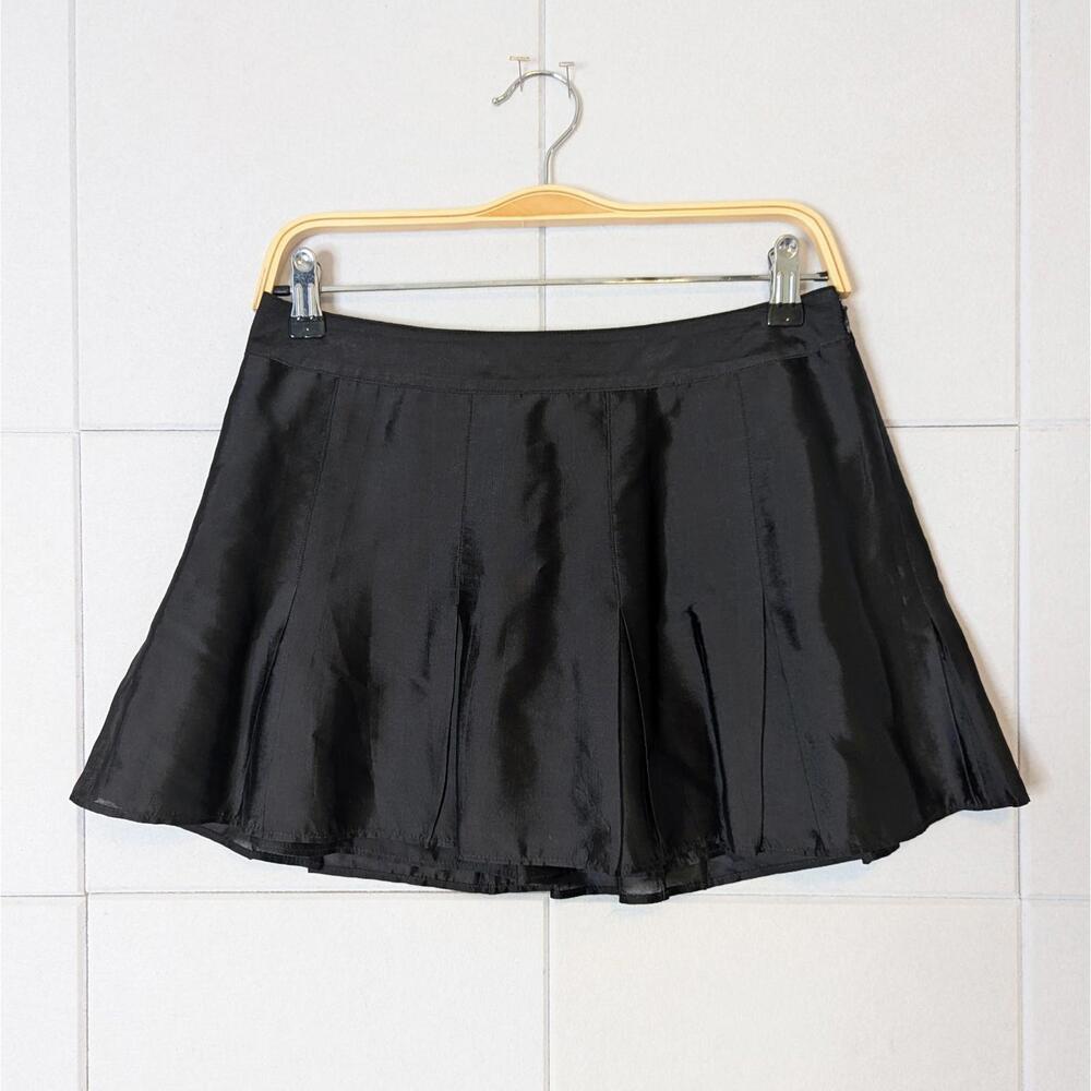 Vintage y2k Kenneth Cole flouncy low rise mini skirt